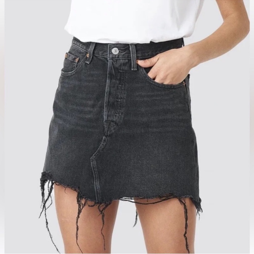 Levi’s High Rise Black Wash Denim Mini Skirt 24